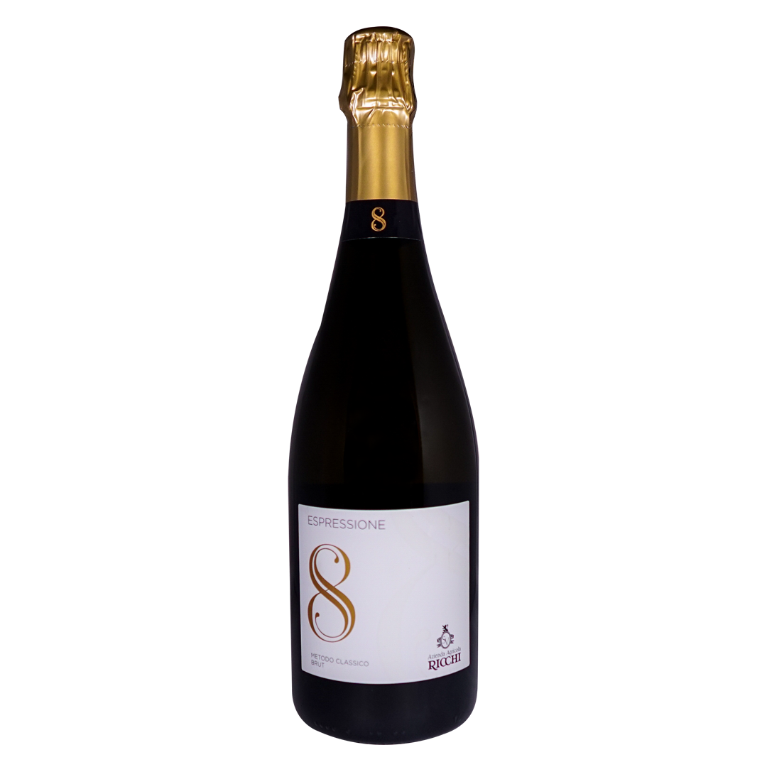 Vinifikation: Espressione 8, ein Spumante von außergewöhnlicher Raffinesse, wird durch die Ernte der Trauben vor ihrer normalen Reife geprägt. Streng nach der klassischen Methode, in der alle Produktionsschritte mit höchster Präzision eingehalten werden, entfaltet sich dieser Champagner-ähnliche Genuss. Der Basiswein für den Spumante wird im Juni des auf die Ernte folgenden Jahres in Flaschen abgefüllt und durchläuft eine erneute Gärung sowie eine Reifung auf der Hefe.