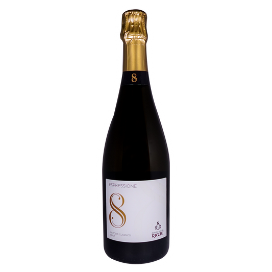 Vinifikation: Espressione 8, ein Spumante von außergewöhnlicher Raffinesse, wird durch die Ernte der Trauben vor ihrer normalen Reife geprägt. Streng nach der klassischen Methode, in der alle Produktionsschritte mit höchster Präzision eingehalten werden, entfaltet sich dieser Champagner-ähnliche Genuss. Der Basiswein für den Spumante wird im Juni des auf die Ernte folgenden Jahres in Flaschen abgefüllt und durchläuft eine erneute Gärung sowie eine Reifung auf der Hefe.