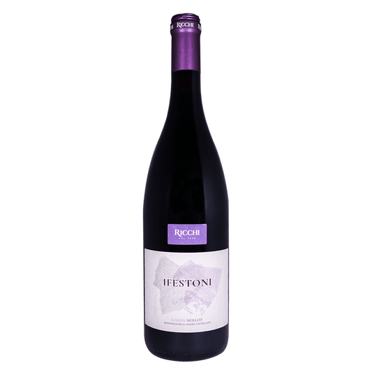 Die Weinlese für den Ifestoni erfolgt in der Regel zwischen der letzten Septemberwoche und Anfang Oktober. Die Trauben werden schonend gepresst und entrappt, gefolgt von einer ausgiebigen Mazeration mit regelmäßigem Umpumpen, um die charakteristischen Sortenaromen und die intensive Farbe zu extrahieren. Sobald die Gärung abgeschlossen ist und der Wein abgestochen wurde, reift er mehrere Monate in Stahlfässern, bevor er in Flaschen abgefüllt wird.