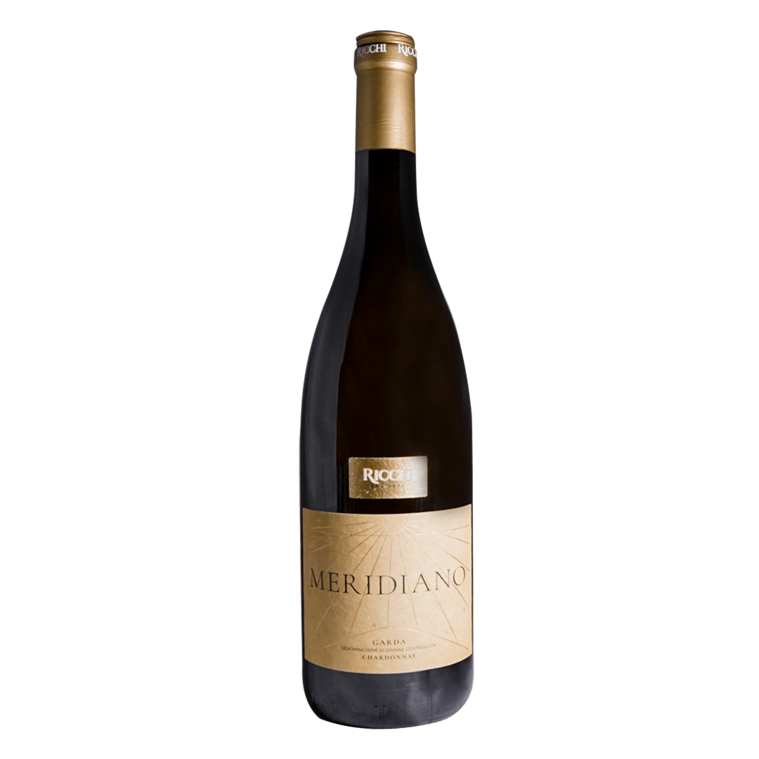 Der Meridiano Chardonnay in Barrique offenbart sich im Glas wie ein geheimnisvoller Sonnenuntergang – mit einem warmen, goldenen Glanz, der das Herz erwärmt. Ein verführerischer Duft von gerösteter Vanille, frischer Ananas und einem Hauch von frisch gebackenem Brioche entfaltet sich in der Luft. Dieser Wein erzählt eine Geschichte von Fülle und Tiefe, wie ein leidenschaftlicher Liebesbrief.