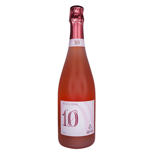 Vinifikation: Rosalinda 10, ein Rosé-Wein, findet seine Ursprünge in den idyllischen Weinbergen des Weinguts in Cavriana und Monzambano, eingebettet im Herzen der malerischen mantuanischen Morenic-Hügel. Der eiszeitliche Boden, von lehmiger Kalkstruktur, kombiniert mit einem einzigartigen Mikroklima, verleiht diesem Schaumwein seine feinen und zarten Nuancen. 