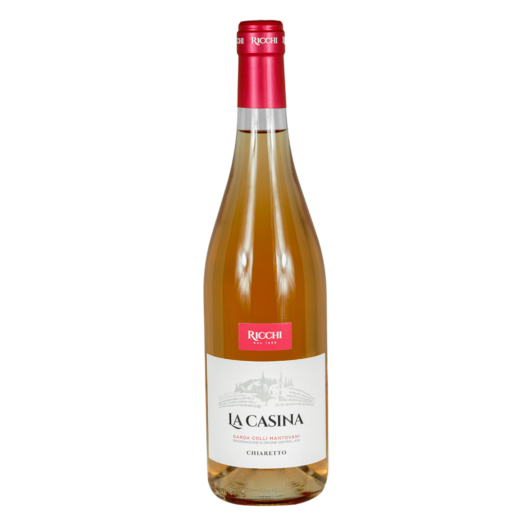 Dieser Rosé überrascht mit seinem kräftigen und intensiven Geschmack. Trockenfrüchte wie Cranberries und Kirschen entfalten sich im Gaumen. Die Farbintensität macht Vorfreude auf  die Geschmacksprobe. Der trockene Rosé ist einer der seltenen, der im Barrique Fass gegärt wurde. Zu viel Standard Rosé getrunken? Dann probieren Sie mal etwas Neues!