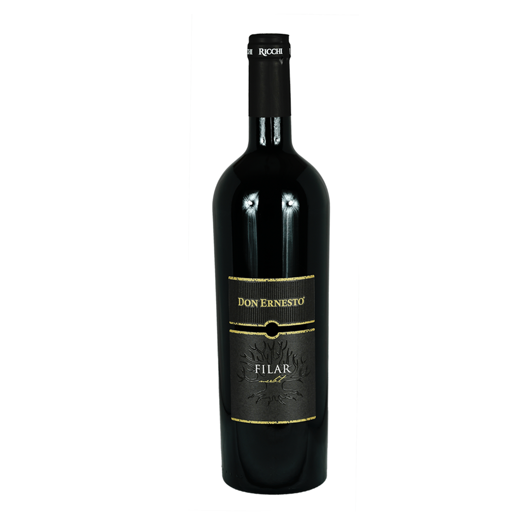 Der Filar wurde in einem Eichenfass gelagert, was den Geschmack komplex und würzig macht. Die violette Frabe beschreibt seine Vollmundigkeit. Dieser Rotwein ist ein absoluter Genusswein. Die Traube Merlot wurde auf seine exklusivste Stufe gebracht. Lassen Sie den Wein nach dem Öffnen 15–20 Minuten atmen.