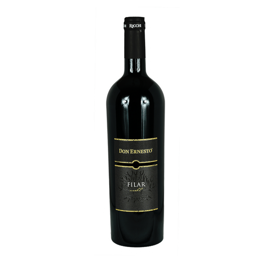 Der Filar wurde in einem Eichenfass gelagert, was den Geschmack komplex und würzig macht. Die violette Frabe beschreibt seine Vollmundigkeit. Dieser Rotwein ist ein absoluter Genusswein. Die Traube Merlot wurde auf seine exklusivste Stufe gebracht. Lassen Sie den Wein nach dem Öffnen 15–20 Minuten atmen.