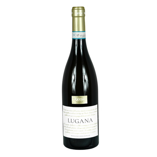 Vinifikation: Die Trauben für unseren Lugana durchlaufen einen anspruchsvollen Prozess, der mit dem Abbeeren und einer Kaltmazeration für 100% der Trauben beginnt. Die Gärung erfolgt anschließend in Edelstahltanks bei präzise kontrollierter Temperatur. Nach der Vinifizierung erfolgt die Lagerung des Weins so, dass eine malolaktische Gärung vermieden wird, um die Reinheit der Aromen zu bewahren.